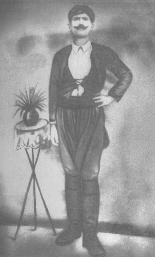 paterakis3.jpg (34512 bytes)